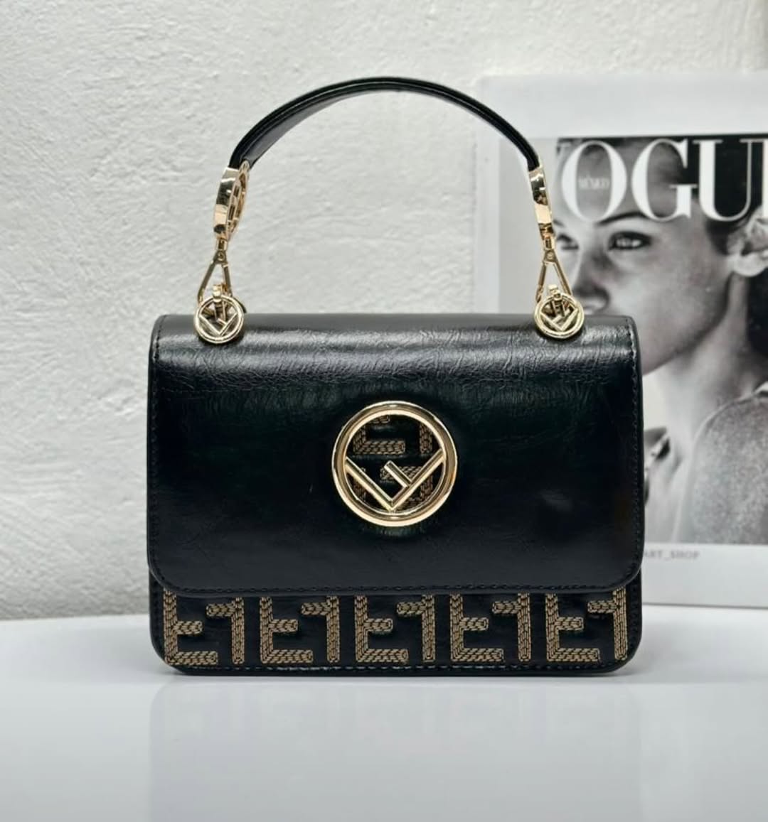 کیف زنانه برند فندی جنس اعلا سایز  ۲۴.۱۸